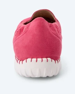 Slipper mit Lochmuster