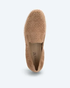 Slipper mit Lochmuster