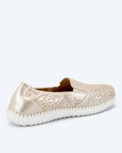 Slipper mit Lochmuster