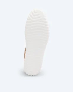 Slipper mit Lochmuster