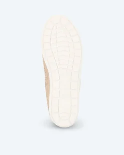 Sneaker mit Perforation