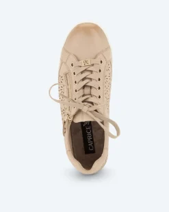 Sneaker mit Perforation