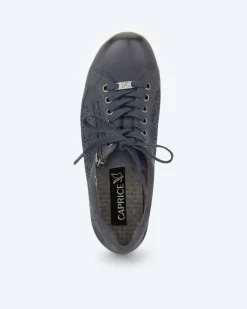Sneaker mit Perforation